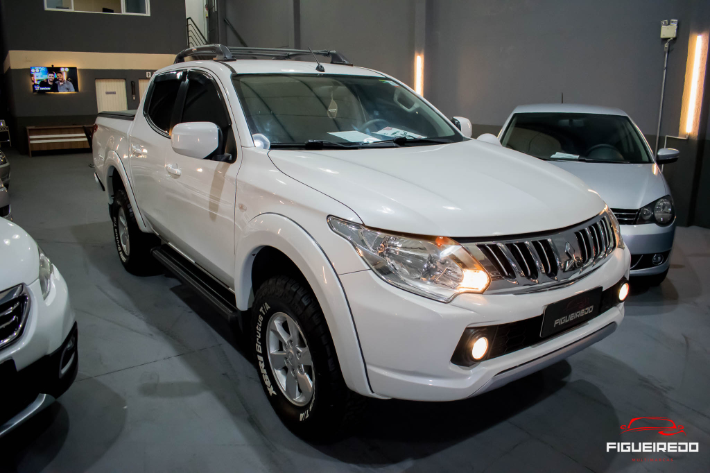 L200 TRITON 2.4 DIESEL 4X4 AUTOMÁTICA
